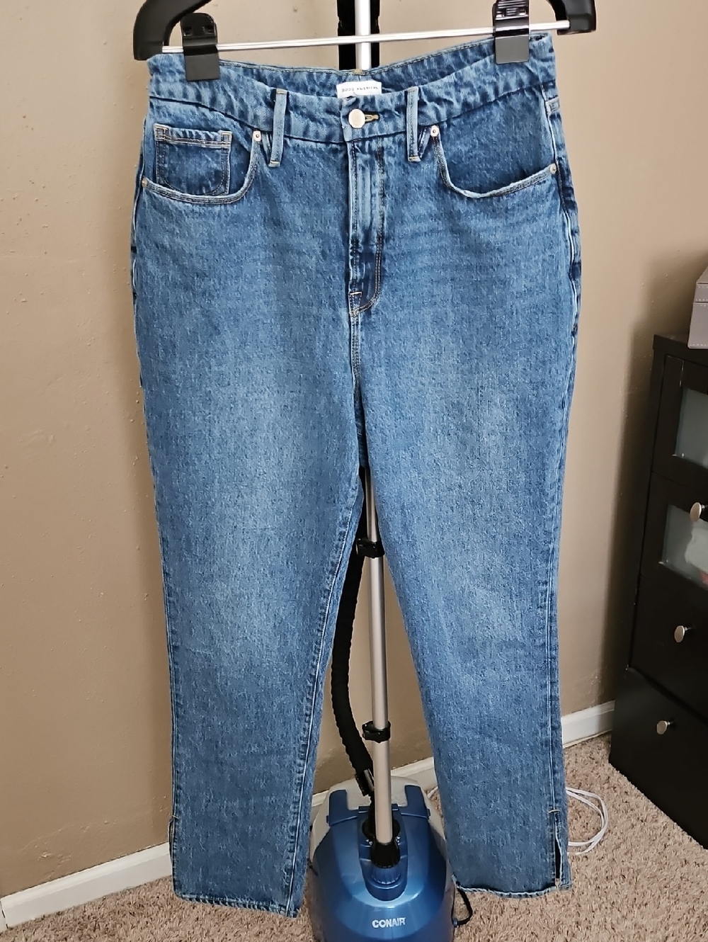 Good American Straight-Leg Jeans in Light Blue Wash